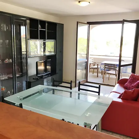 Dora Apartment *